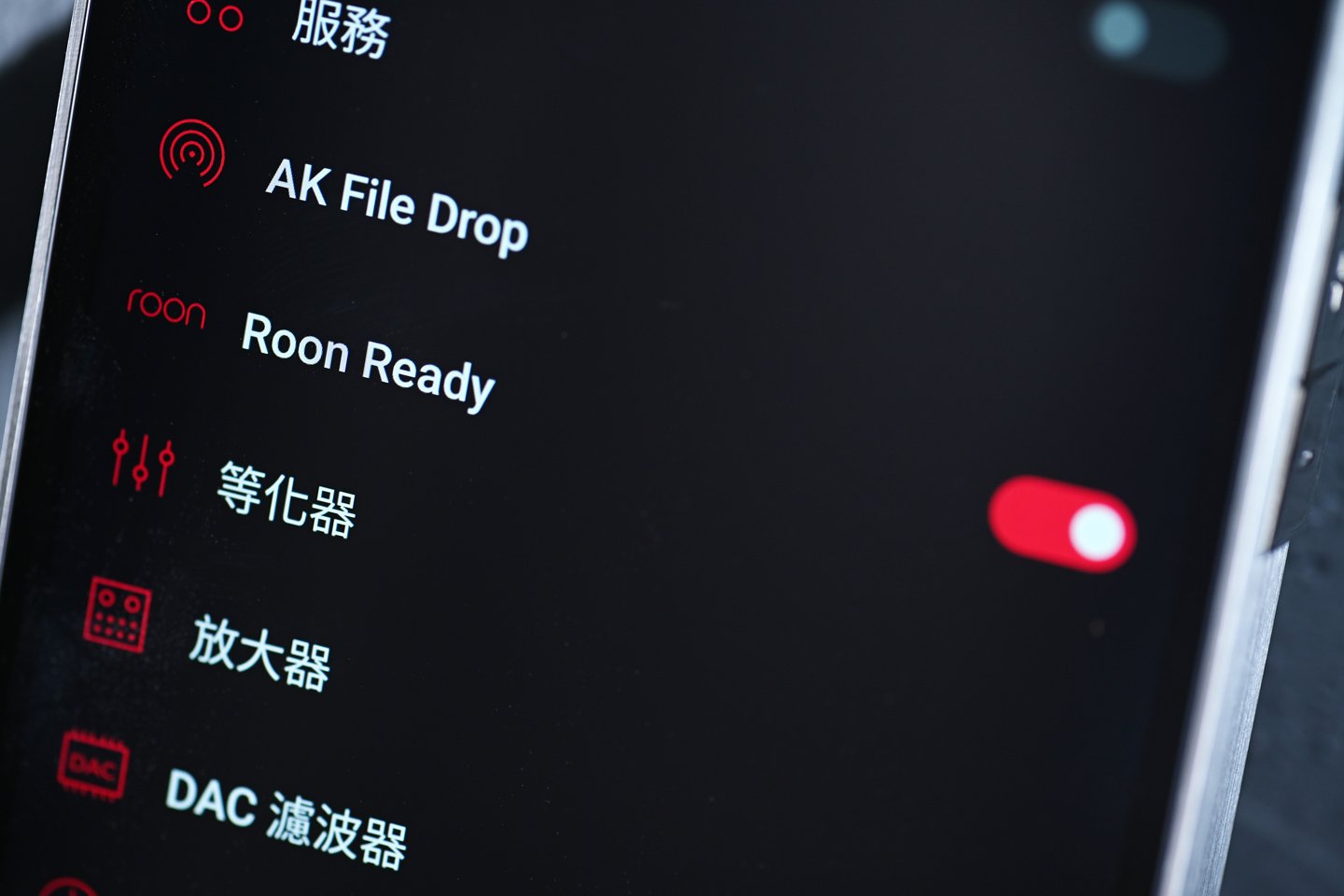 韓國品牌 Astell&Kern 在高端音響界早已享譽全球，其最新推出的 PD10 不僅是一款數碼音樂播放器（DAP），更是一個多功能的座檯音響系統，專為滿足便攜和家庭音響用家的需求而設計。PD10 不僅延續了 Astell&Kern 的優良傳統，在設計、功能及音質上亦實現了顯著突破，為音樂愛好者帶來了全新的聆聽體驗。