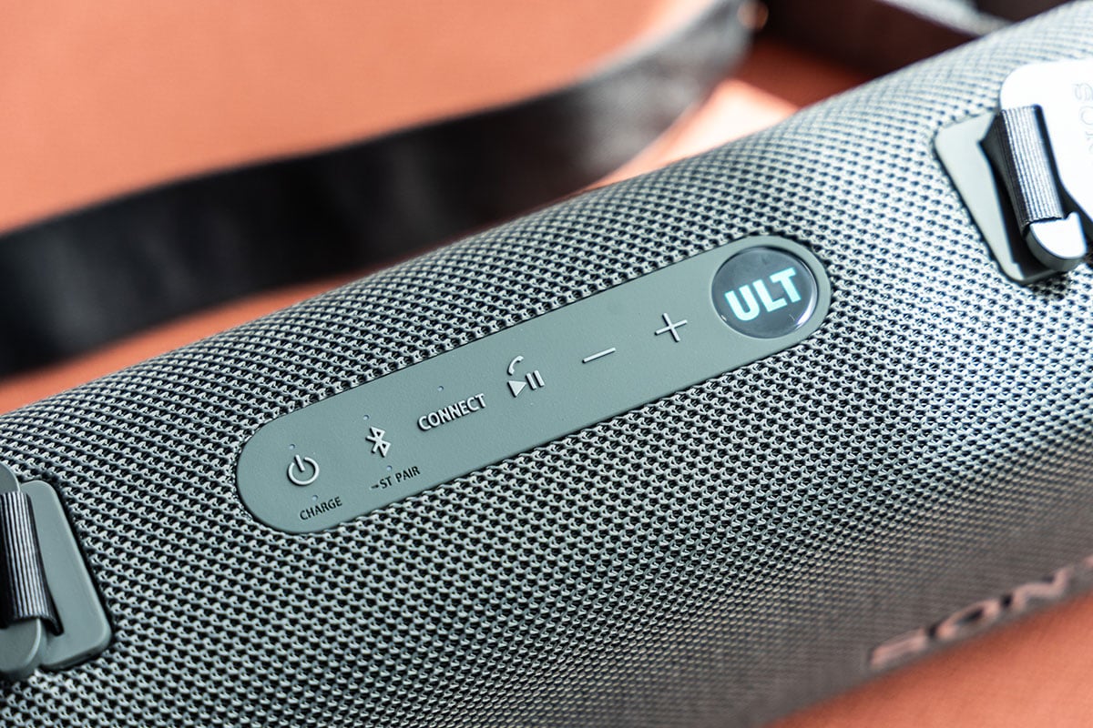 Sony 最新推出兩款 ULT POWER SOUND 系列新喇叭 ULT FIELD 5 及 ULT FILED 3，專為音樂愛好者打造，只需按下 ULT 按鈕，即可進一步加強低音和音效動態，十分適合派對和戶外活動使用。同場推出還有 ULTMIC1 無線麥克風，可與 ULT POWER SOUND 系列喇叭無縫配對，啱晒鍾意唱歌的朋友。