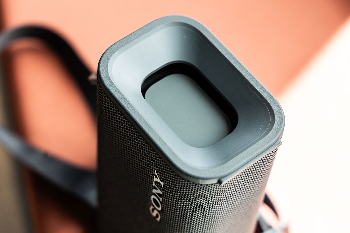 Sony 最新推出兩款 ULT POWER SOUND 系列新喇叭 ULT FIELD 5 及 ULT FILED 3，專為音樂愛好者打造，只需按下 ULT 按鈕，即可進一步加強低音和音效動態，十分適合派對和戶外活動使用。同場推出還有 ULTMIC1 無線麥克風，可與 ULT POWER SOUND 系列喇叭無縫配對，啱晒鍾意唱歌的朋友。