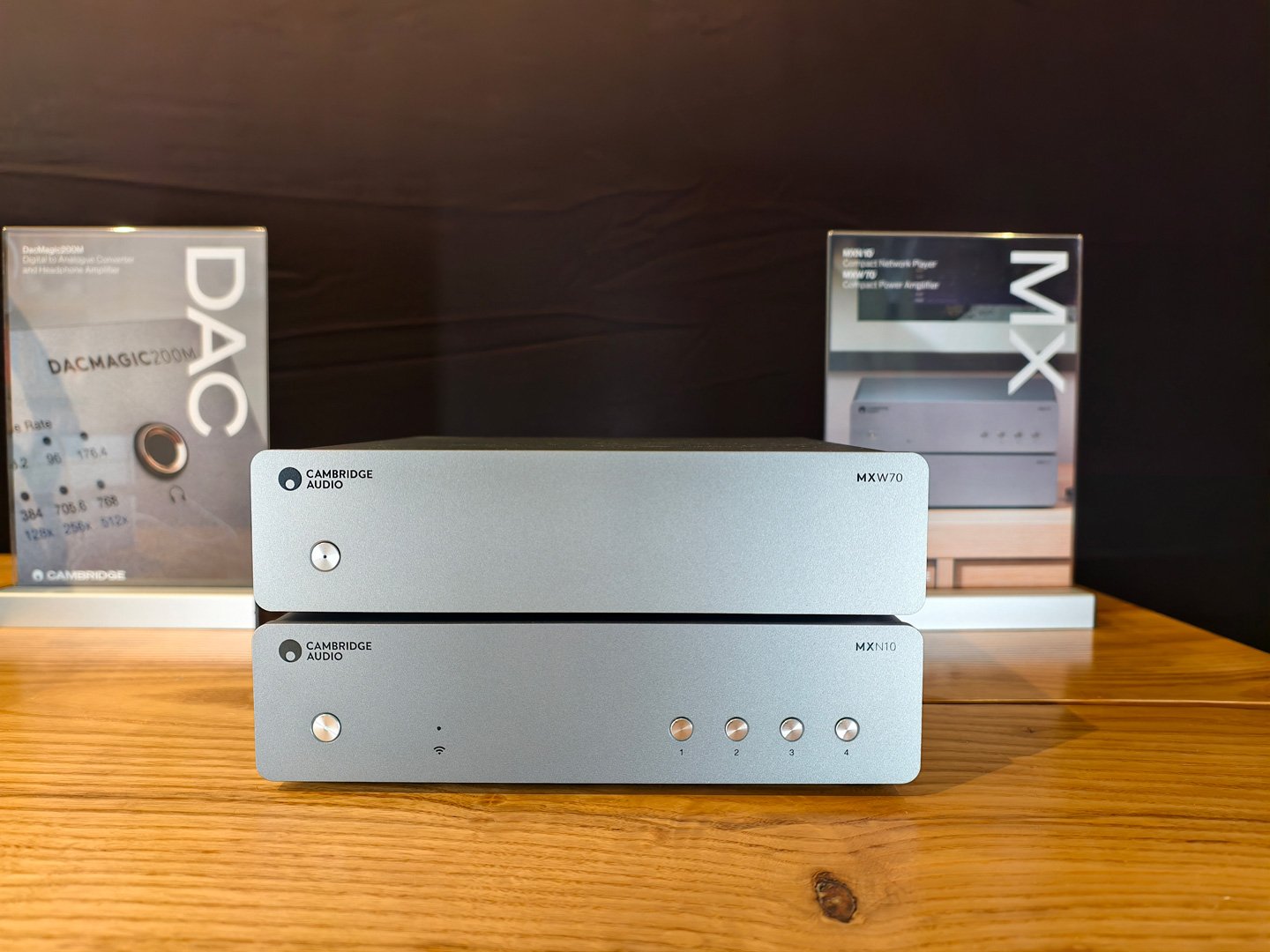 Cambridge Audio 正式推出全新 Melomania A100 主動式降噪真無線耳機，首度將家用級 Class AB 放大器植入微型耳機內，定價僅 $1,180，較過往型號更親民。