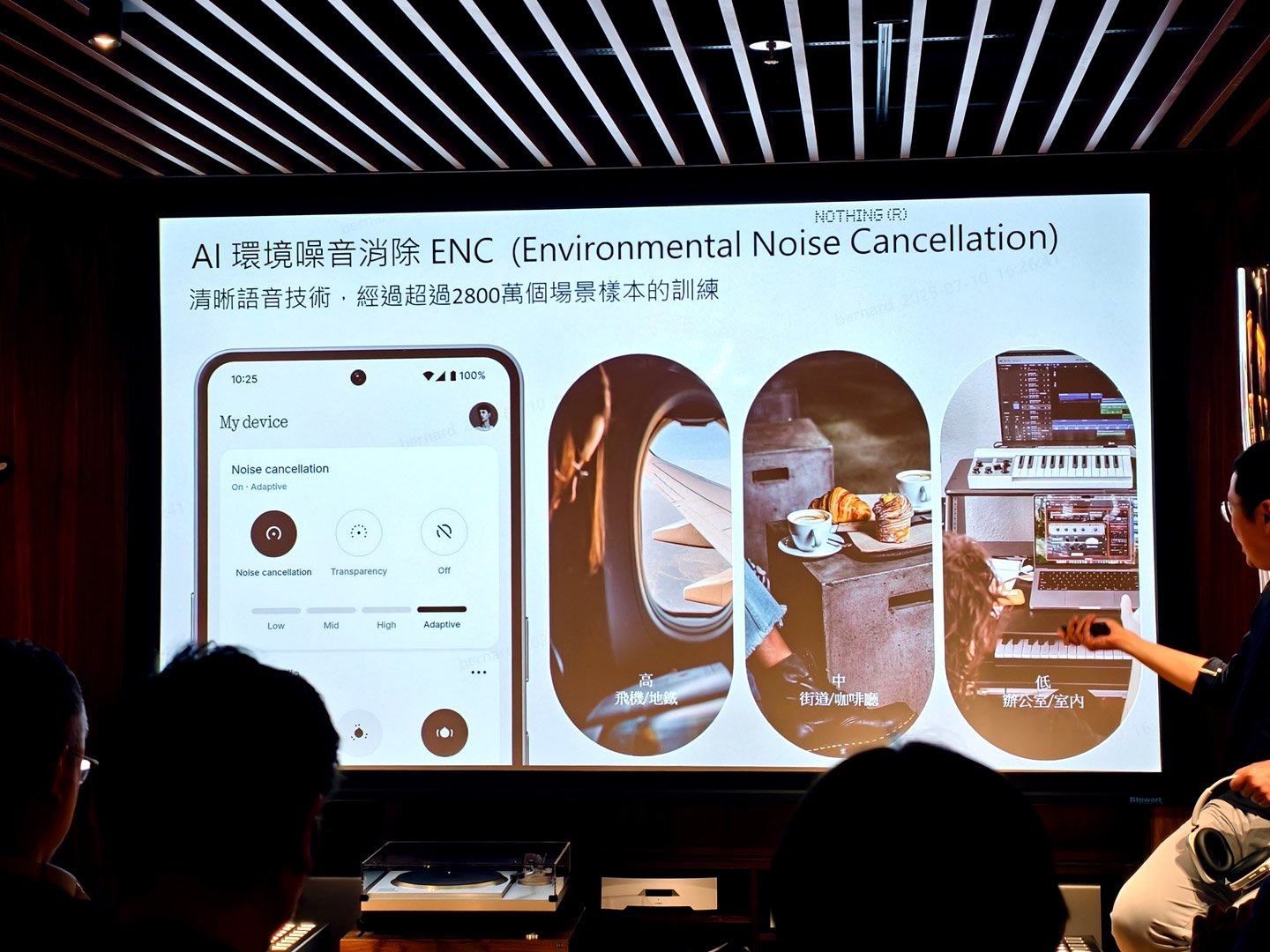 以創新設計而聞名的科技品牌 Nothing，正式推出其首款頭戴式耳機 Headphone (1)。這款耳機是 Nothing 與英國音響大廠 KEF 的合作結晶，融合了卓越的聲學技術與獨特的設計理念，為用家帶來沉浸式的聆聽體驗和令人驚艷的視覺享受。