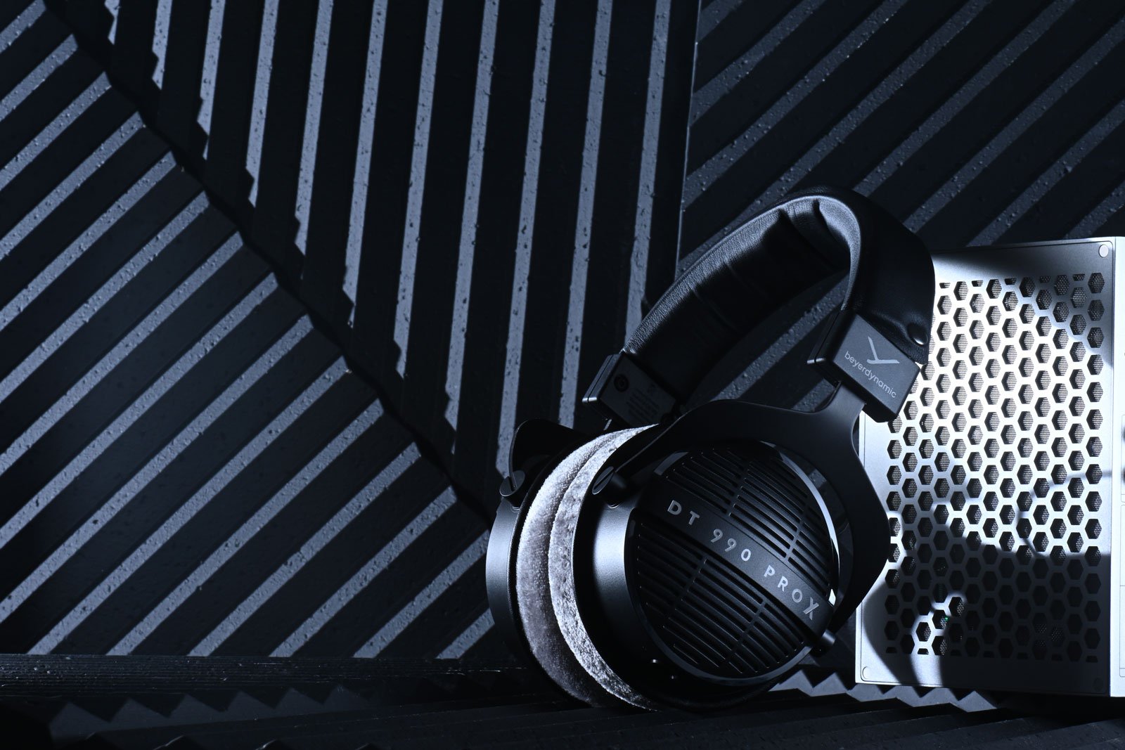 【評測】Beyerdynamic DT 990 PRO X：傳奇之聲再進化