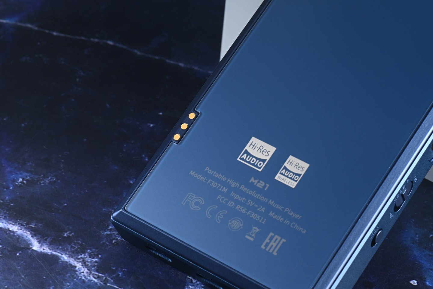 許多初燒玩家對於入門 DAP 的需求逐漸減少，這主要是因為便攜式 USB-C 解碼耳擴（俗稱「老鼠尾」）的便利性和音質表現已經能夠滿足大部分人的需求了。因此，入門 DAP 必須在規格和功能上大幅提升，以增加其競爭力。Fiio M21 的問世，為市場注入新景氣，這款二千多元的播放器，在音質、功能和設計上都展現出色的表現，成為理想的入門選擇。