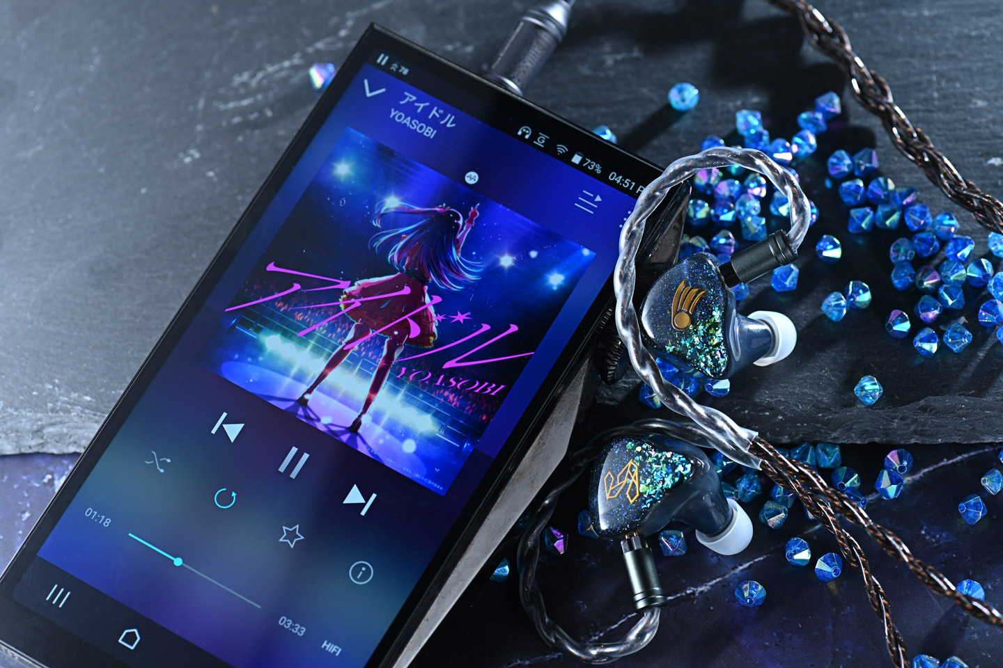 Starry Audio 最新推出的超旗艦入耳式耳機 Bolide，名字靈感來自流星，象徵那短暫卻耀眼的瞬間震撼。作為品牌首款限量版作品，Bolide 在亞洲僅限量發售 80 對，既反映出對工藝的堅持，也呼應了音響發燒友對收藏價值的期待。Bolide 延續品牌以人聲為核心的調音理念，但這次特別加強了高頻與低頻的表現，令人不禁好奇它到底會帶來怎樣的驚喜。