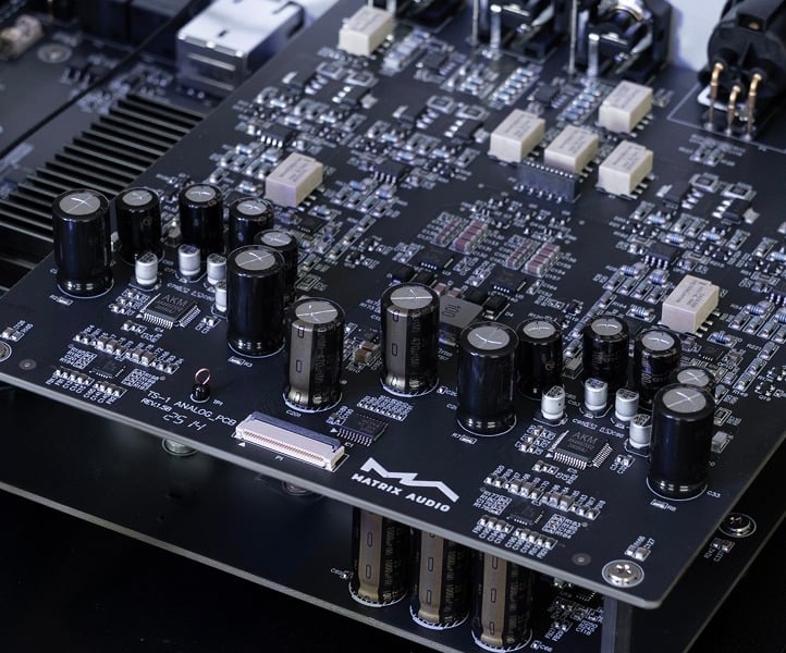 Matrix Audio 近年推出的產品的確愈來愈吸引，今次最新推出的 TS-1 數碼音樂播放器除了具備超齊全的音樂串流功能之外，各種接駁、播放功能也極之全面，可說專為配搭耳機和主動式喇叭而設，作為桌面音響系統的核心相當萬能，而且由操作到音質的表現都相當有驚喜。