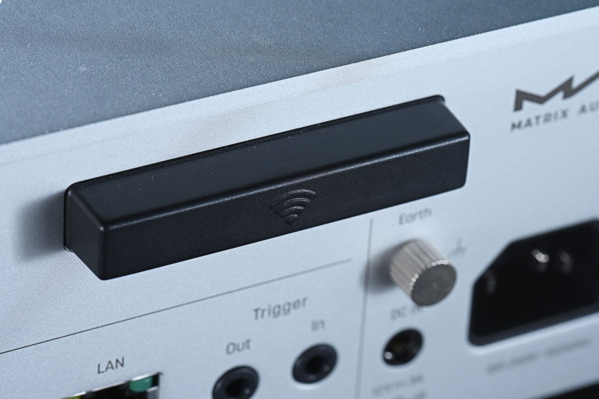Matrix Audio 近年推出的產品的確愈來愈吸引，今次最新推出的 TS-1 數碼音樂播放器除了具備超齊全的音樂串流功能之外，各種接駁、播放功能也極之全面，可說專為配搭耳機和主動式喇叭而設，作為桌面音響系統的核心相當萬能，而且由操作到音質的表現都相當有驚喜。