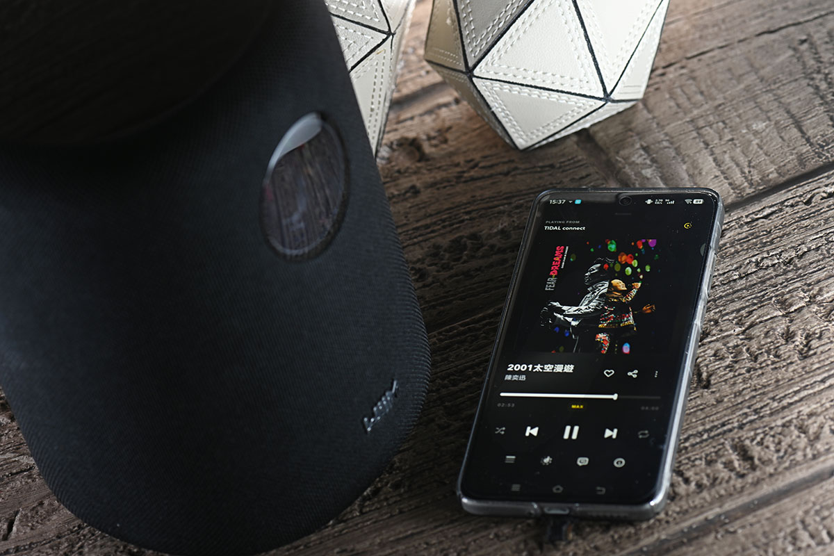 之前我們試過 WiiM 推出的 Amp Pro 和 Ultra 的兩聲道串流播放器和擴音機，音質出色之外網絡功更加相當豐富。而對於想要簡約方便、用一隻喇叭來聽歌的朋友，WiiM 最新就推出了 WiiM Sound 的一體式智能喇叭，同樣具備了超齊全的網絡串流功能，加上支援自動房間聲學校正，今次就將它放在不同地方試一試播歌的效果到底如何。