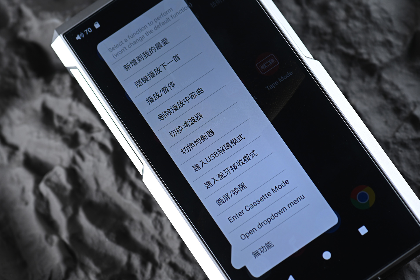 FiiO M27 終於在 2025 年尾正式登場，距離上一代 M17 已經相隔四年。這次的 M27 不只是簡單升級，而是硬件與功能的全面躍進，帶來耳目一新的感覺。它不再只是便攜播放器，更像一艘「超級戰艦」，將桌面級音質和便攜性結合，吸引對音質有更高要求的發燒友。若你已經覺得手上的播放器難以滿足需求，M27 很可能是值得入手的下一部機！