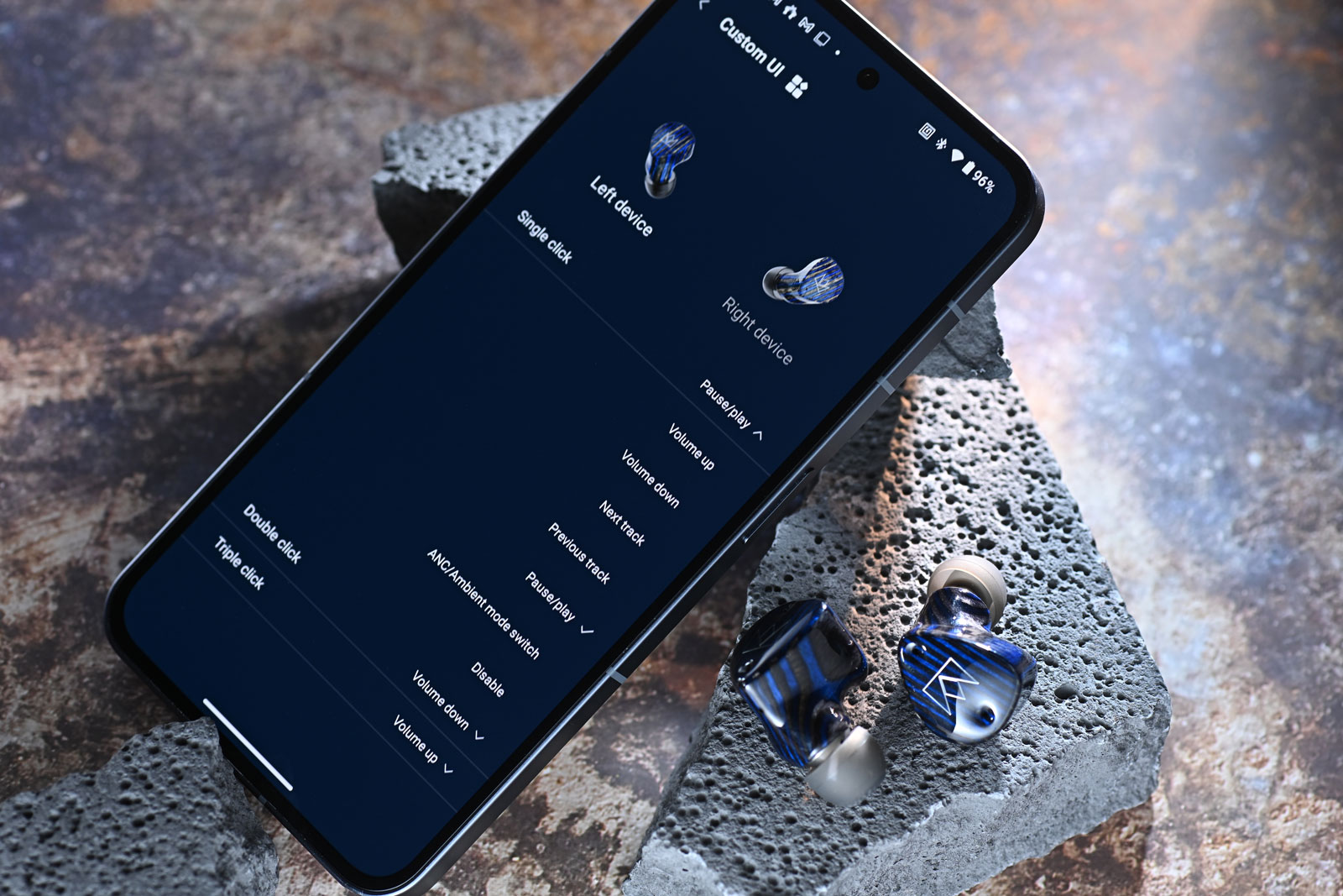 由聽力學博士 Dr. John Moulton 創辦的耳機品牌 Noble Audio，2023 年推出了首款主打「Hi-Fi 級音質」的真無線耳機 FoKus Prestige TWS，廣獲好評。經過兩年多時間的研發與調校後，品牌終於帶來續作 FoKus Prestige Encore，當中「Encore」一字象徵「加演」，意味著這次並非單純「換代」，而是一次更成熟、更完整的聲音再進化。