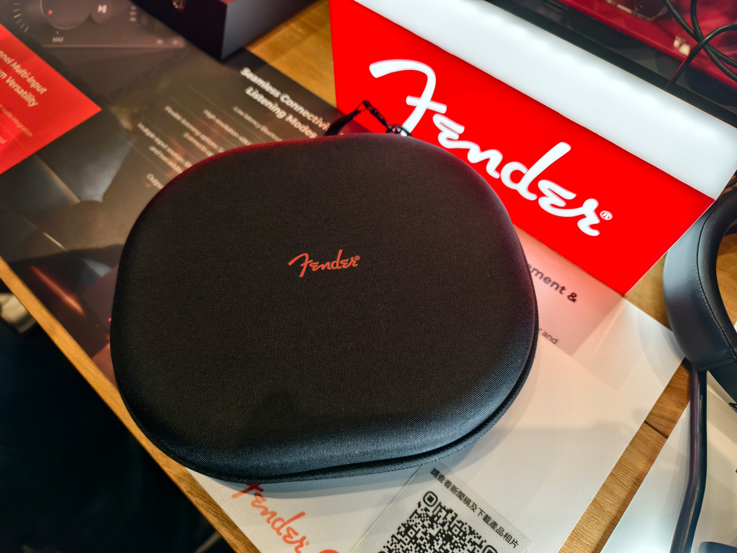 美國品牌 Fender Audio 近日帶來兩款備受注目的新品&mdash;&mdash;首款主動式降噪頭戴藍牙耳機 MIX，以及多功能藍牙喇叭系列 ELIE 6 和 ELIE 12。這些產品不僅延續品牌逾 70 年的音樂精神，更在設計與功能上各有特色，為用家帶來不同的聆聽享受。