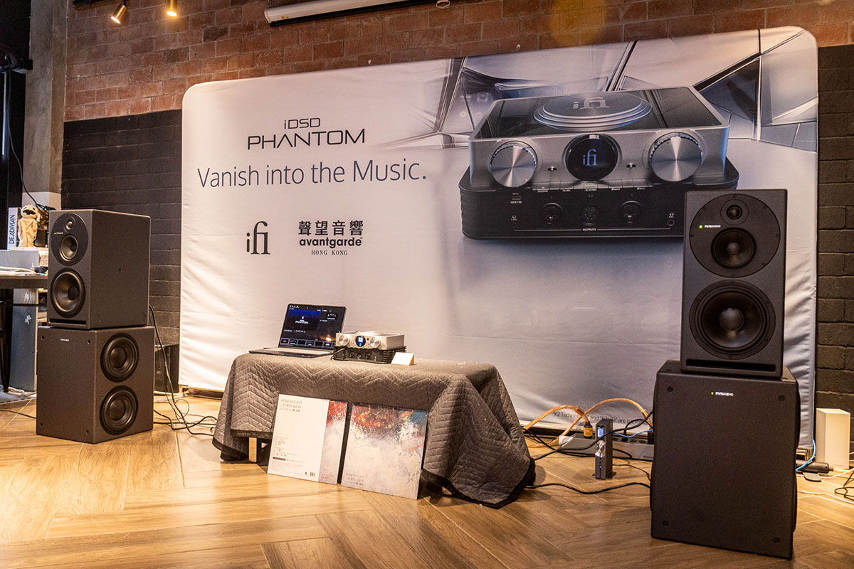 iFi 今次推出的 iDSD Phantom 是 iDSD 系列的最新旗艦作,可說集合了 iFi 現時最新、最頂尖的音響技術,支援了 DSD2048 Remastering、提供了固態(Solid-State)和真空管(Tube-State)等不同模式,還有 K2HD 技術加持。本身是功能豐富的串流播放器,同時也具備 DAC 解碼、前級處理和耳機放大功能,可以作為高階 Hi-Fi 系統的核心中樞。早前 iFi 就在新蒲崗 Deadman Brewery 舉行了一場別開生面的音樂欣賞會,期間 iFi 市務總監 Pat Wen、總經理 Peter Sim 也到場,我們特意找他們做一場專訪,了解一下 iDSD Phantom 的開發背後的故事,還有 iFi 在來年的新計劃。