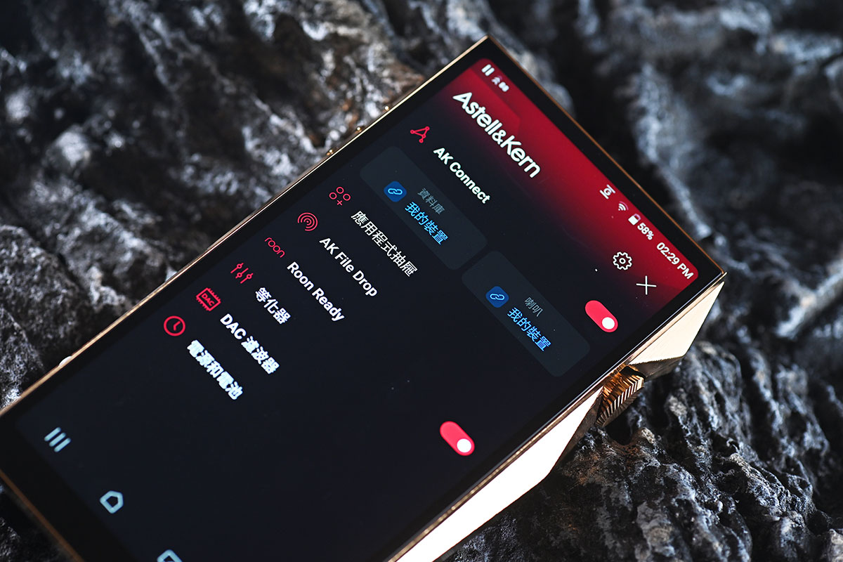 當 Astell&Kern 在 2025 年中推出 SP4000 不鏽鋼版本的時候，除了讓不少發燒友感慨「機皇歸位」之外，還有就是對 Copper 銅版的期待。當然，熟悉 AK 的朋友都知道，他們的「銅版」從來不只是換個外殼那麼簡單。從 SP1000 Copper 到 SP3000 Copper，銅版往往代表著對聲音更醇美音色的追求。今次 SP4000 Copper 以 99.98% 超高純銅打造，到底能否延續這份「銅」版魅力？