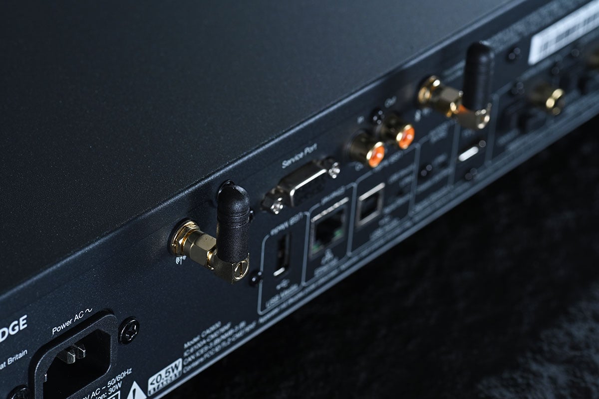 Cambridge Audio 的 CX 系列一直以來都是中階 Hi-Fi 的熱門選擇，由 CXN 到 CXA81 Mk II 等多款型號都獲獎無數。而廠方繼之前推出的 CXN100 串流播放器之後，今次就帶來了 CXN100 SE 以及限量版 CX Black 系列。這次我們就借來了全套啞光黑色的 CX Black 系列，也會重點測試當中 CXN100 SE 這款加強版網絡播放器，看看這個「限量黑魂版」的表現如何。