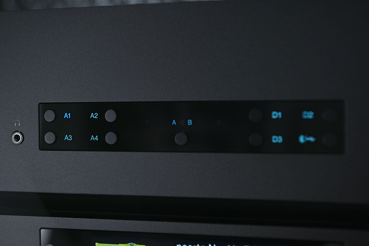 Cambridge Audio 的 CX 系列一直以來都是中階 Hi-Fi 的熱門選擇，由 CXN 到 CXA81 Mk II 等多款型號都獲獎無數。而廠方繼之前推出的 CXN100 串流播放器之後，今次就帶來了 CXN100 SE 以及限量版 CX Black 系列。這次我們就借來了全套啞光黑色的 CX Black 系列，也會重點測試當中 CXN100 SE 這款加強版網絡播放器，看看這個「限量黑魂版」的表現如何。