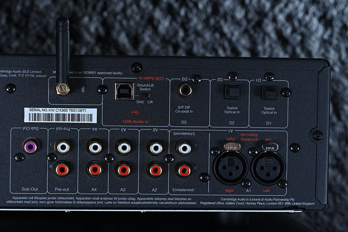 Cambridge Audio 的 CX 系列一直以來都是中階 Hi-Fi 的熱門選擇，由 CXN 到 CXA81 Mk II 等多款型號都獲獎無數。而廠方繼之前推出的 CXN100 串流播放器之後，今次就帶來了 CXN100 SE 以及限量版 CX Black 系列。這次我們就借來了全套啞光黑色的 CX Black 系列，也會重點測試當中 CXN100 SE 這款加強版網絡播放器，看看這個「限量黑魂版」的表現如何。