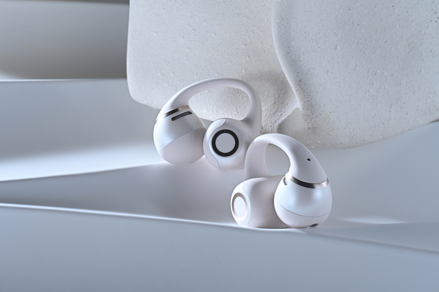 【評測】Shokz OpenDots 2：日常佩戴與型格設計兼備　音質與技術同步升級