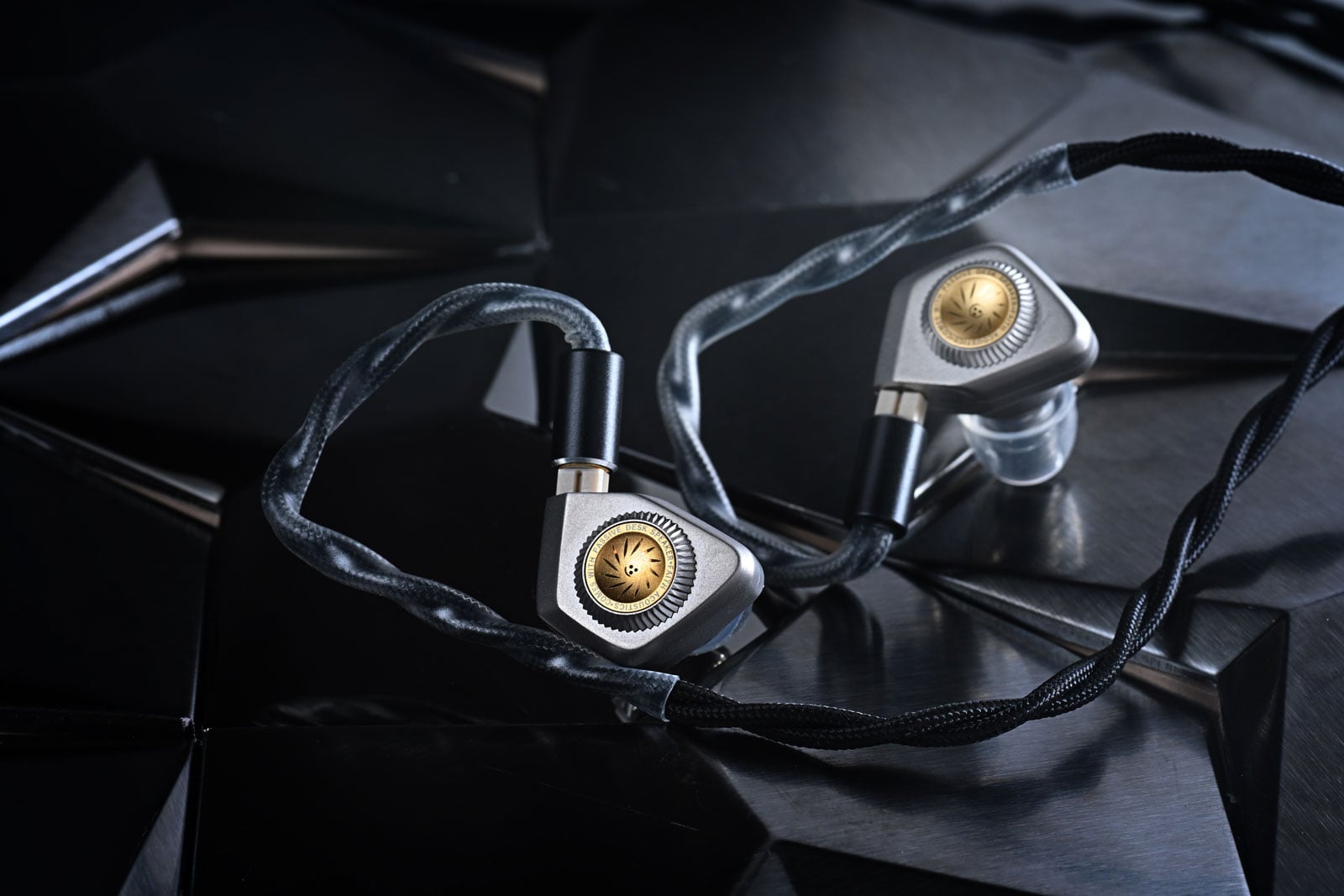 【評測】Faith Audio Labs E1000：以單動圈塑造猶如近場監聽喇叭的聆聽體驗