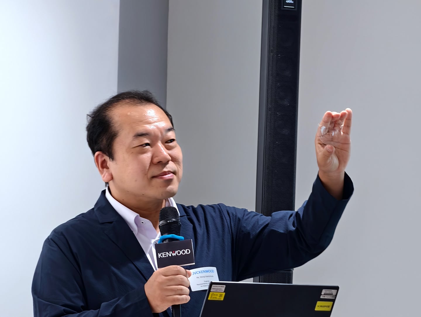 Kenwood 今日在港舉行產品發佈會，正式推出為紀念品牌創業 80 週年而設的全新 Glass Core 無線耳機系列。新系列分為標準版 Glass Core（KH-CRZ90T） 及旗艦版 Glass Core Pro（KH-CRZ100T），主打以玻璃震膜單元帶來更細緻、清晰的聲音表現。