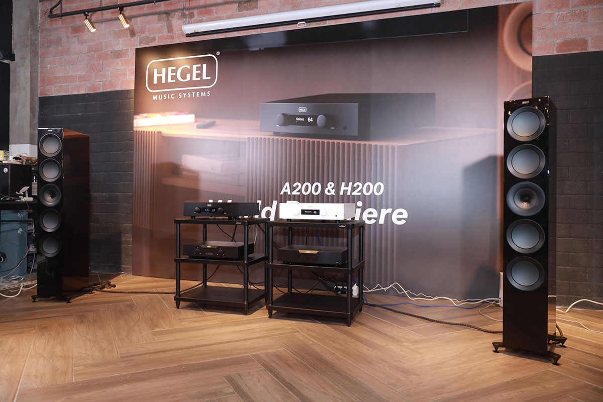 來自挪威的知名音響品牌 Hegel 剛剛在香港宣佈推出兩款全新合併擴音機 H200 及 A200，為發燒友帶來兩種截然不同的聆聽方式。兩款新機均奠基於相同的強悍擴音平台，但在功能定位上走向了「現代全能連接」及「純粹模擬經典」兩條清晰的路線，不過兩者都配備了自家 SoundEngine2 技術，帶來精準自然的音色。