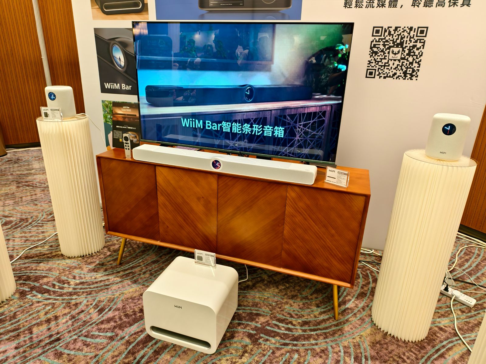 一年一度的本地影音界盛事「2026 香港高級視聽展」正式於灣仔香港會議展覽中心揭幕！一如以往，今年的展區依然橫跨 Hall 3 展覽廳以及 S2、S4 會議室，網羅了全球頂級 High-End 兩聲道音響、沉浸式家庭影院系統、Head-Fi 個人便攜音響，以至發燒線材與唱片軟件。今年照樣有不少新品率先亮相，到場的朋友有機會記得搶先去試睇試聽一下啦。