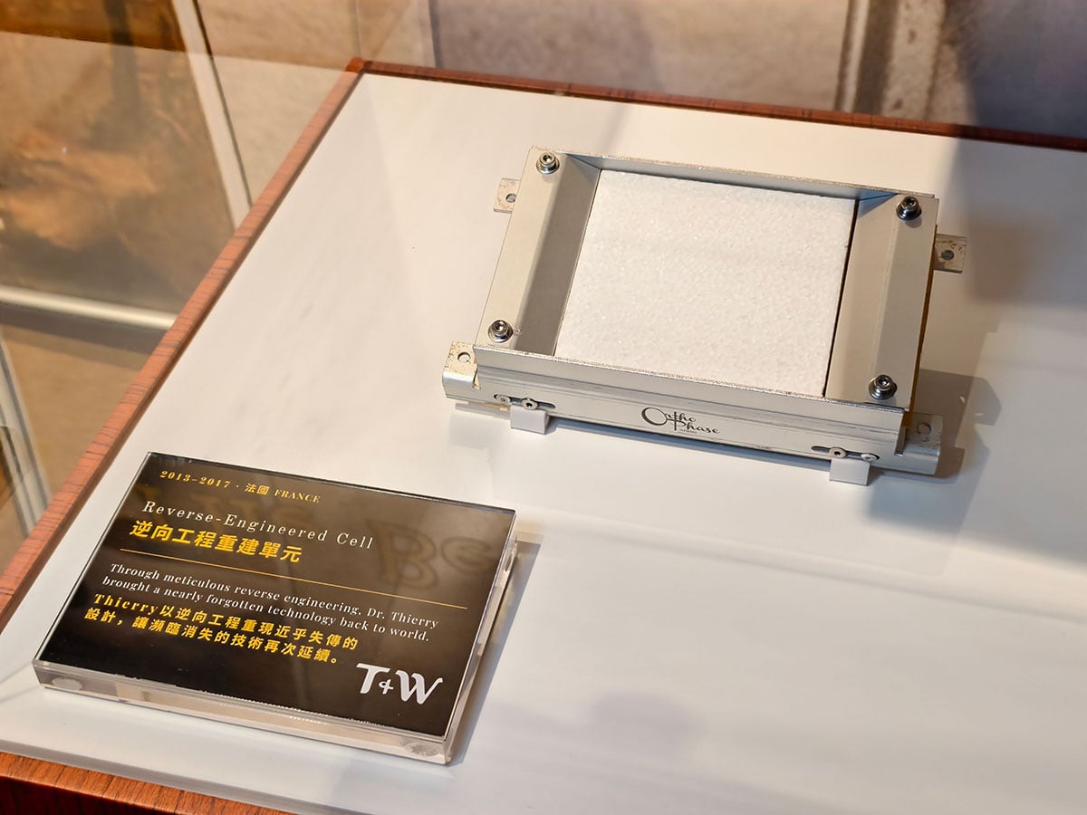 早前的香港高級視聽展迎來了背景很有傳奇色彩，卻又流著純正香港血統的新星 Thierry & Wango Audio（下稱 T&W Audio）。這個品牌不僅承載著半世紀前的聲學黑科技，更以極致的手工藝挑戰現代音響市場。我們特別來到展區深入了解這個剛在奧地利維也納音響展大放異彩，如今榮耀回歸主場的本地高級音響品牌，也實試一下其備受矚目的 V 系列喇叭的效果。