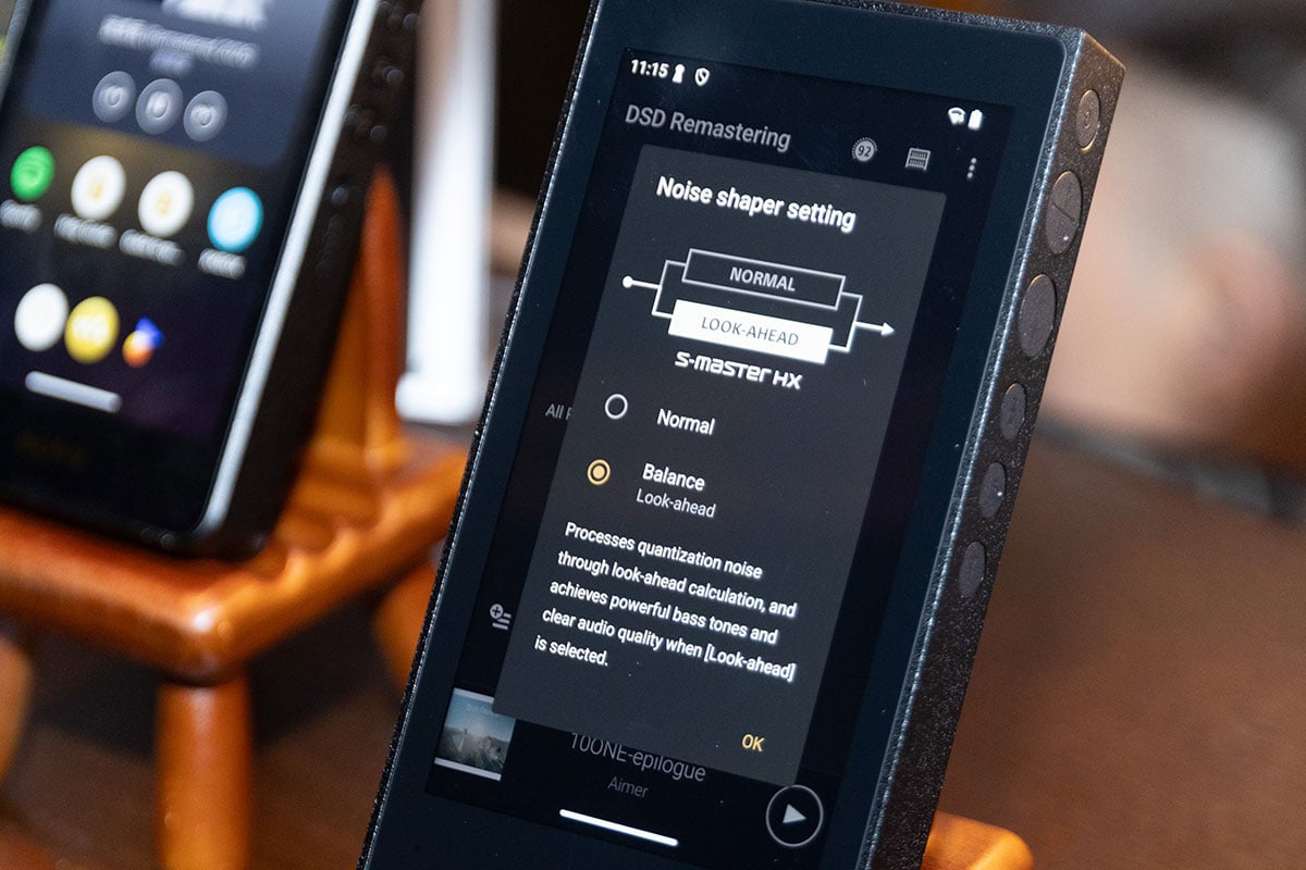 Sony 剛剛正式在香港推出全新 Walkman 數碼音樂播放器 NW-WM1ZM3、NW-WM1AM3 以及 NW-ZX900，作為新一代的金磚和黑磚，新系列由用料到功能都全面升級，機身也更「重磅」。